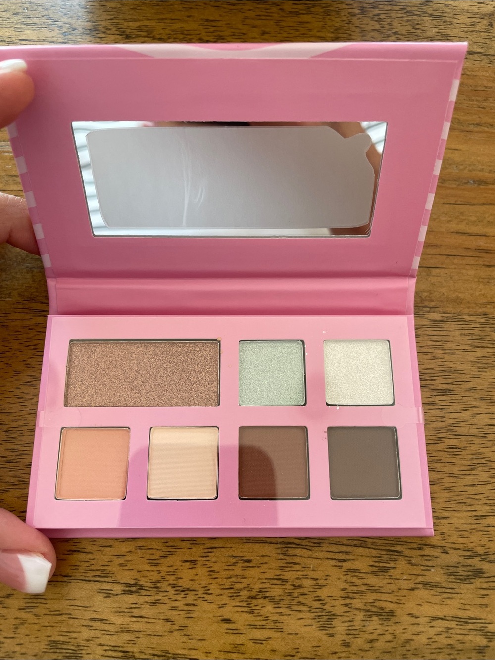 RealHer Eyeshadow Palette in Pink Wave Design